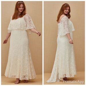 Wedding dress size 14 Torrid NWT. Off white lace.